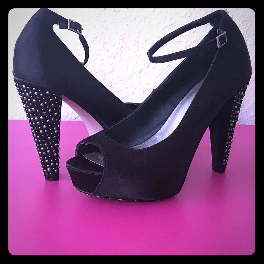 Madden Girl Black Peep Toe Platform Pumps